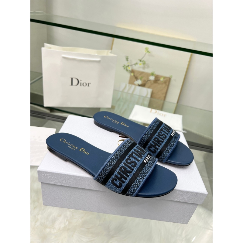 ch**an D*or slippers